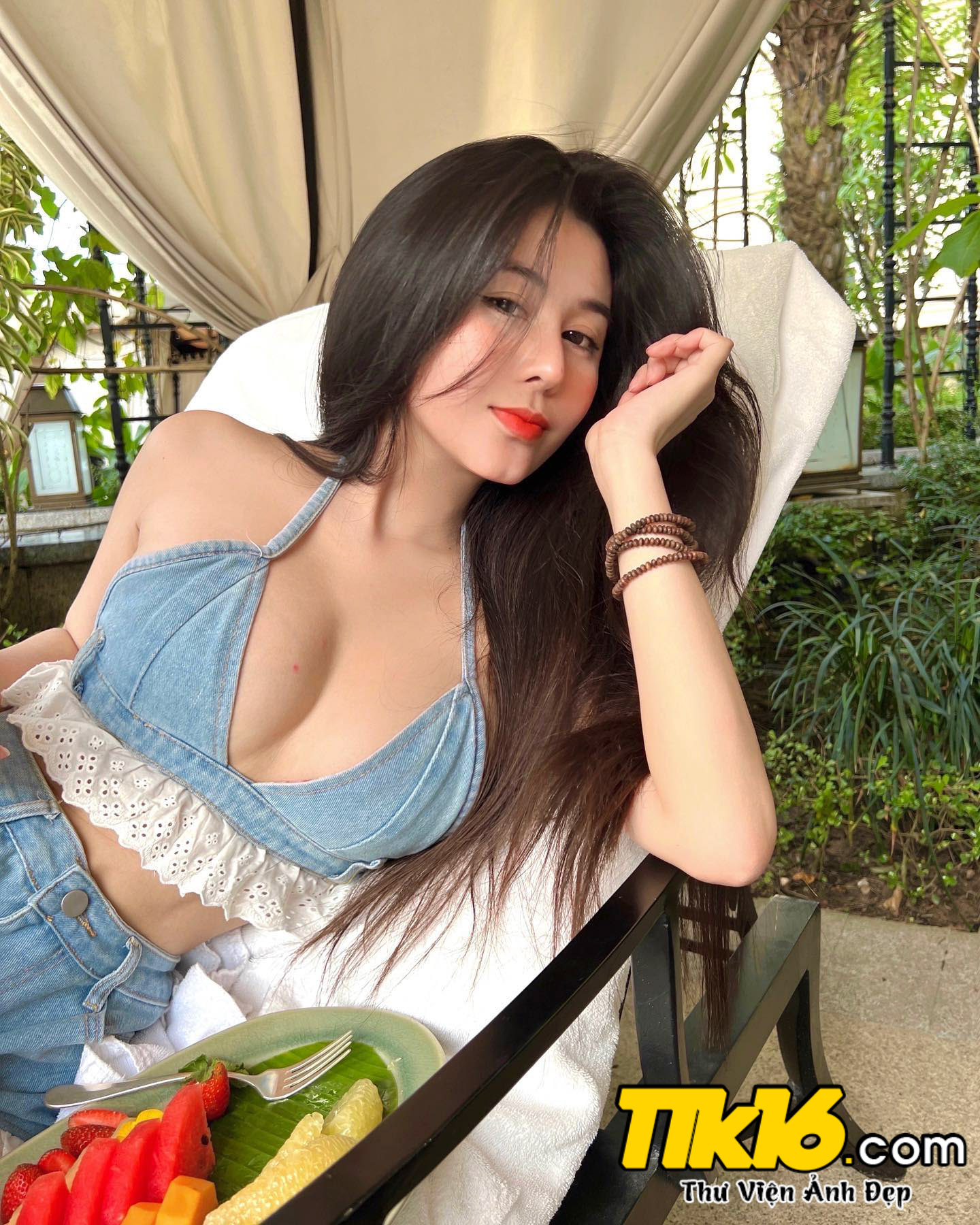 Võ Ngọc Trân sexy thu hút ánh nhìn